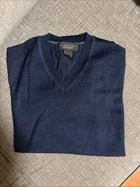 The Men's Store Deep Navy V-Neck Sweater NEVER WORN TAGS CUT